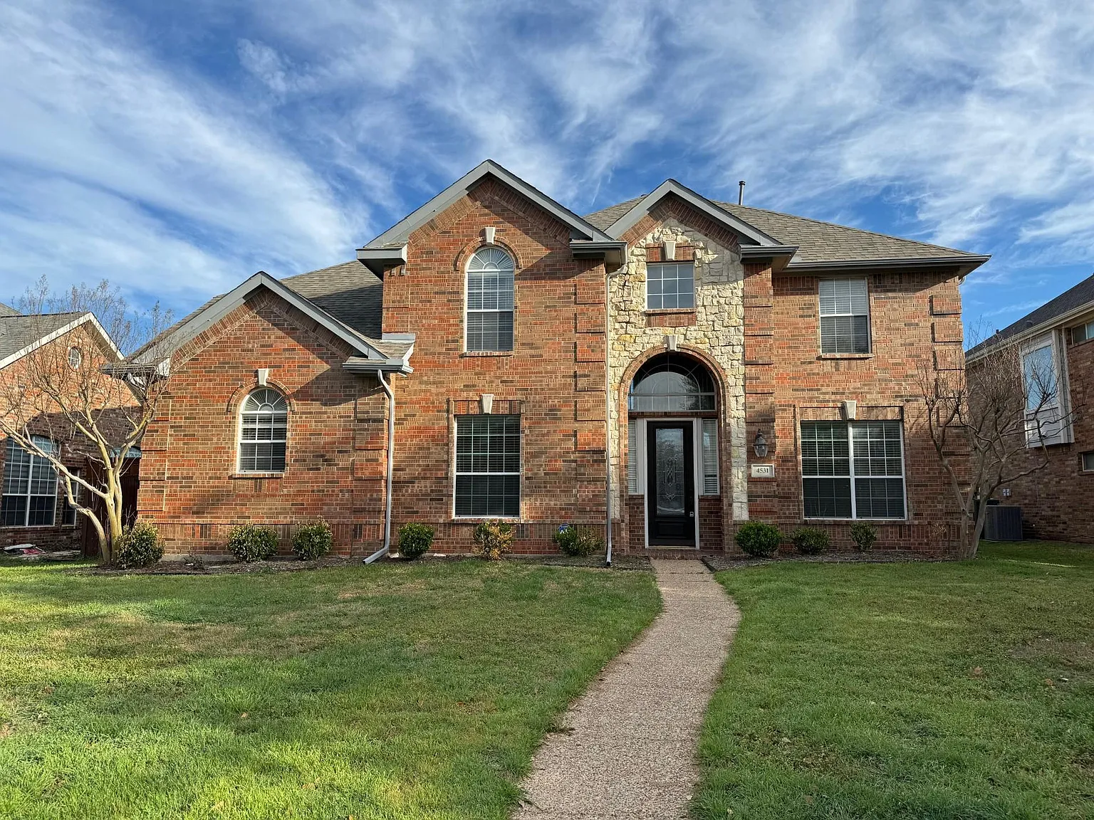 5 bed, 3.5 bath, 3131 sqft, $2,995 — Photo 1