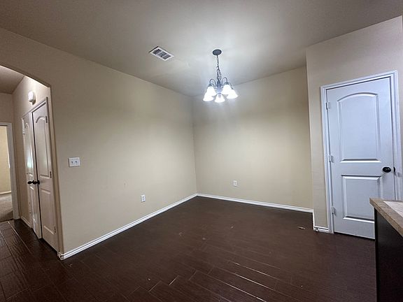 5th image of 302 Rosalie Dr