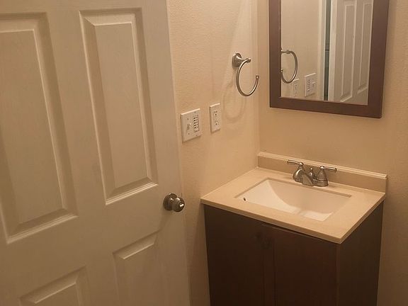 5th image of 5233 SE Cesar E Chavez Blvd Unit B