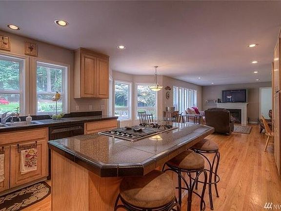 4th image of 1001 32nd Street Ct NW