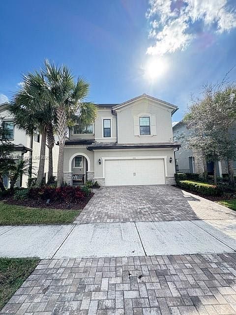 1st image of 2434 Primrose Pl