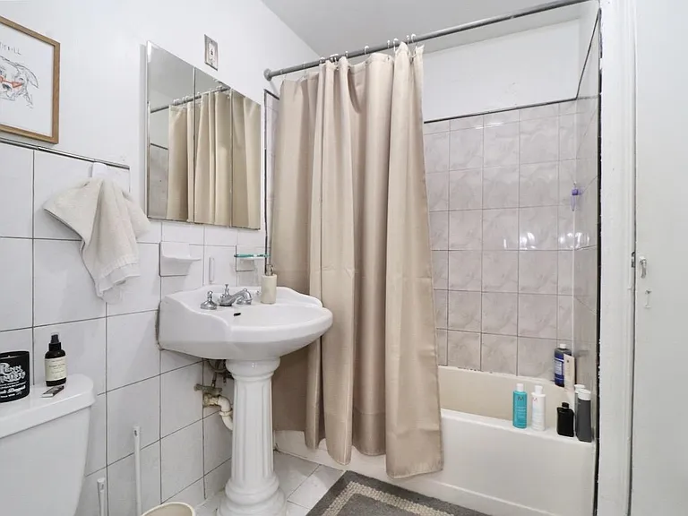 270 Montgomery St #2 — Photo 20