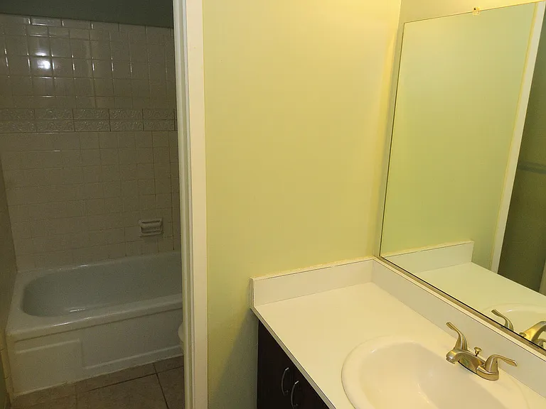 684 Peninsula Ct — Photo 23