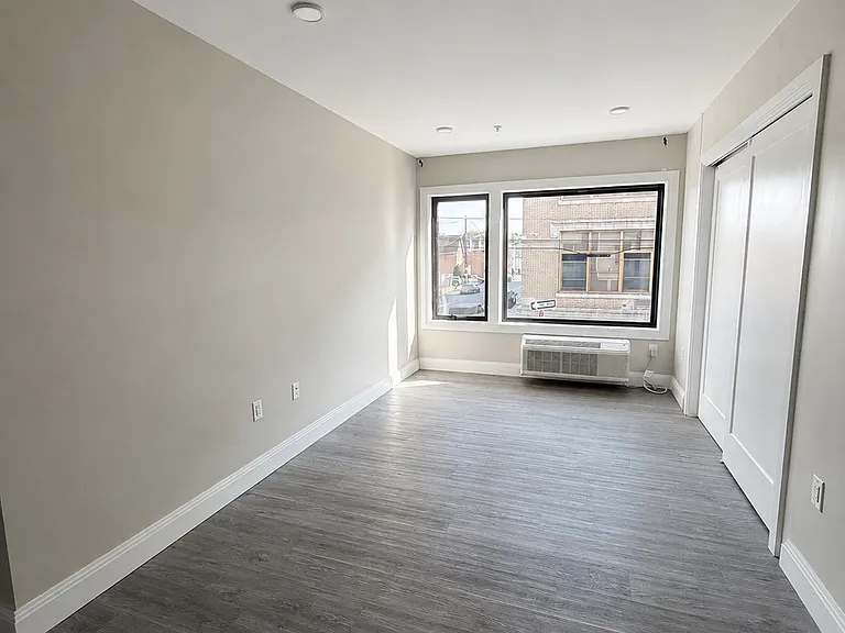 1600 54th St #205 — Photo 7