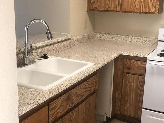 5th image of 2052 N Bush St APT 104