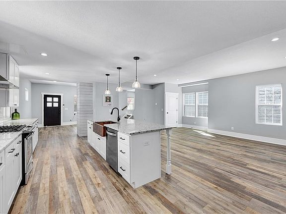 5th image of 1340 W 59th St