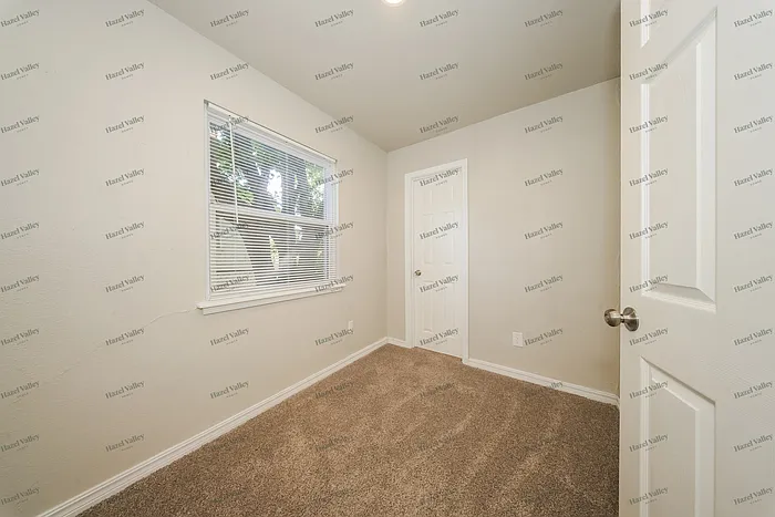 1509 Hampton Dr — Photo 8