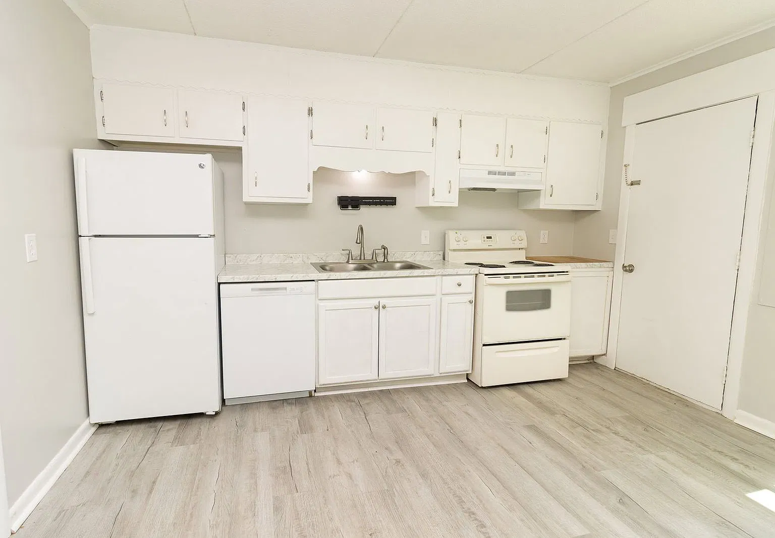 2 bed, 1.5 bath, 950 sqft, $1,050 — Photo 4