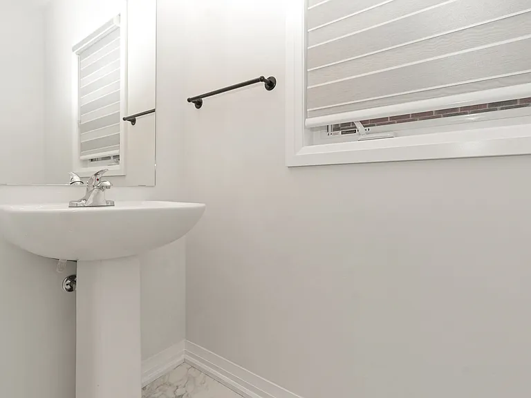 1372 Harrington St #1372 HARRINGTON ST — Photo 37