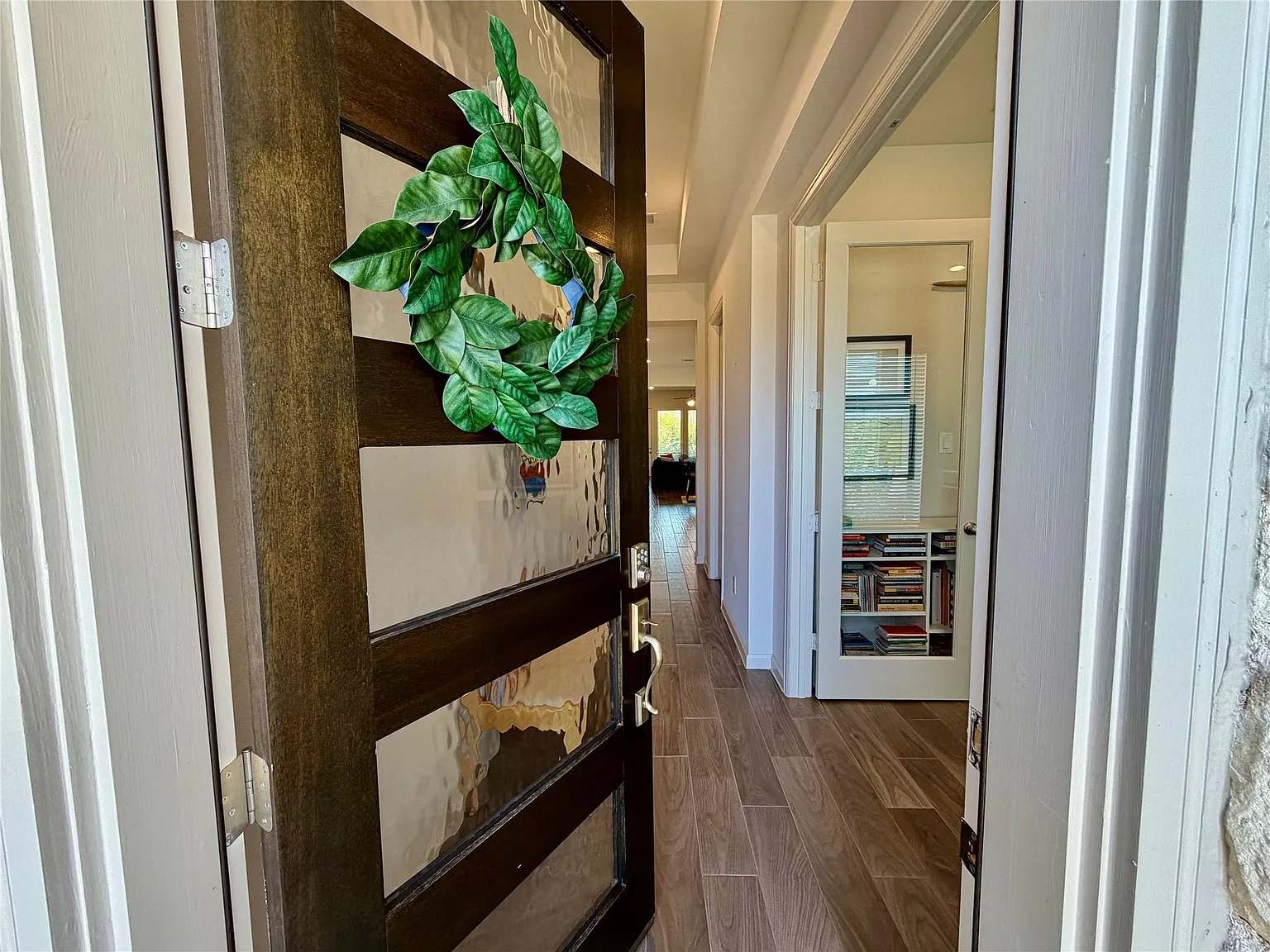 3 bed, 2.0 bath, 1982 sqft, $2,800 — Photo 4