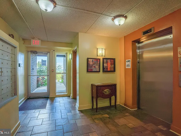 75 S Reynolds St #403 — Photo 6