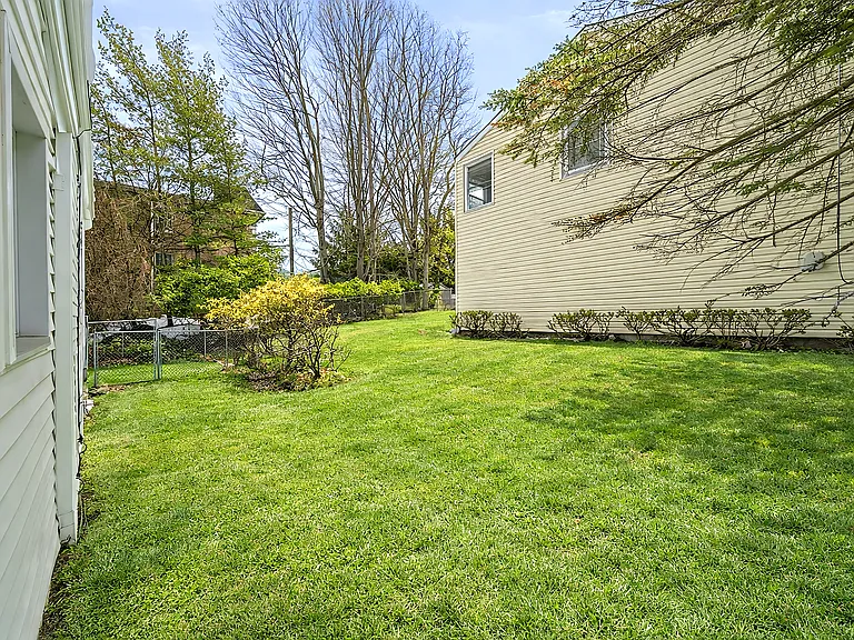 44 Knickerbocker Rd — Photo 5