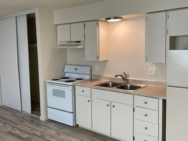 Sebastopol Gardens Apartments — Photo 6