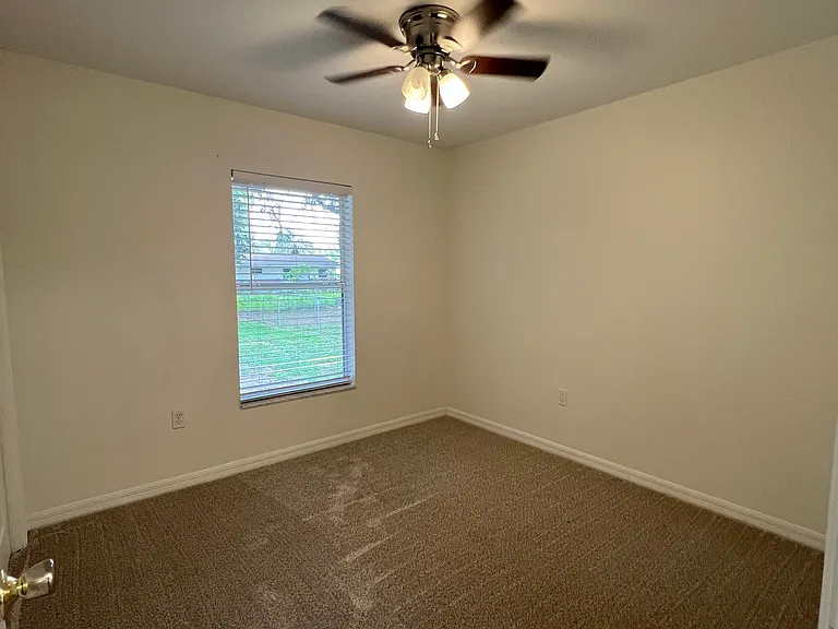 212 E Vermont Ave — Photo 12