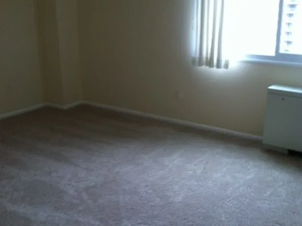 1111 W University #1214-A, Silver Spring, MD 20902