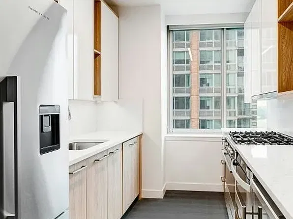 101 W End Ave, New York, NY
