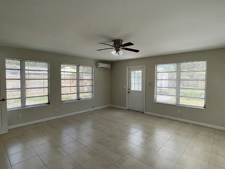 116 E Central Blvd — Photo 13