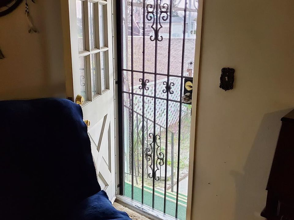 1st image of 2706 W Ashlan Ave #20