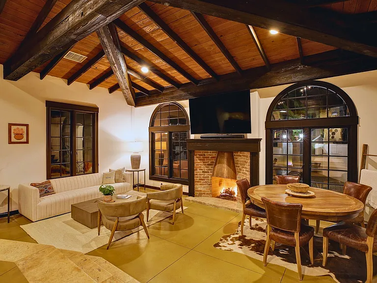 2570 Nichols Canyon Rd — Photo 13