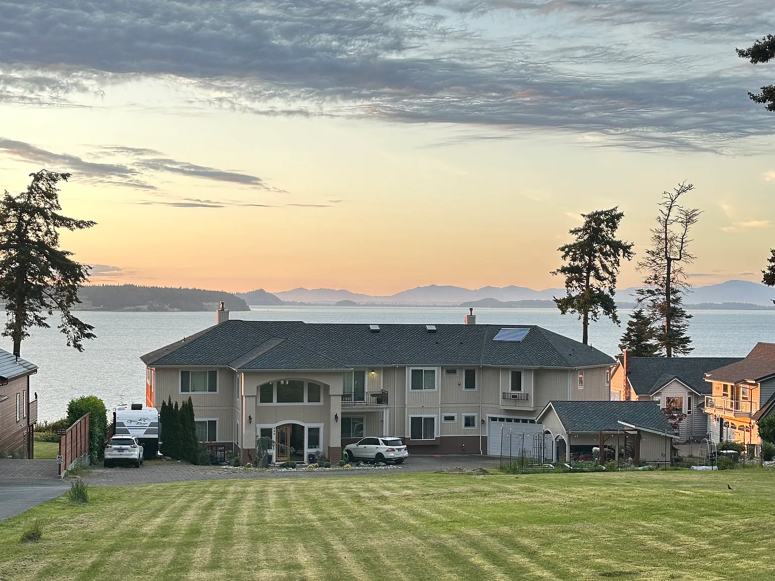 3 bed, 2600 sqft, $3,200 — Photo 1