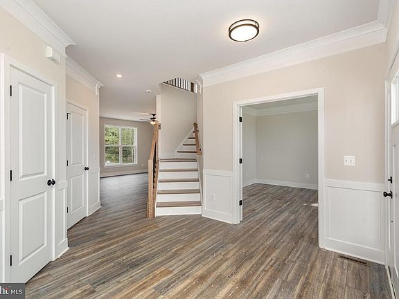 3rd image of 28 Stagecoach Rd