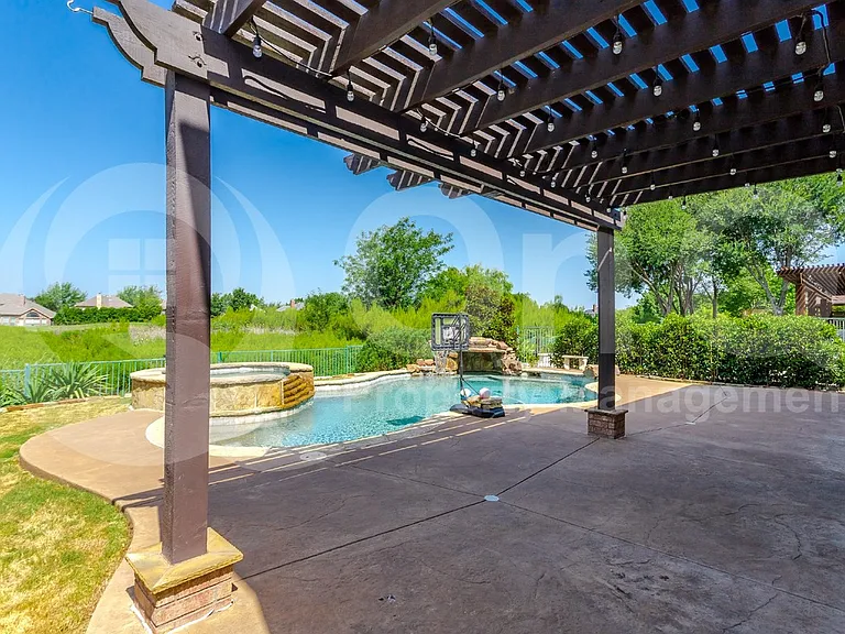 11281 Balcones Dr — Photo 44