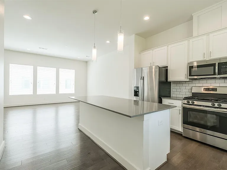 4817 Martin Oaks Ln — Photo 12