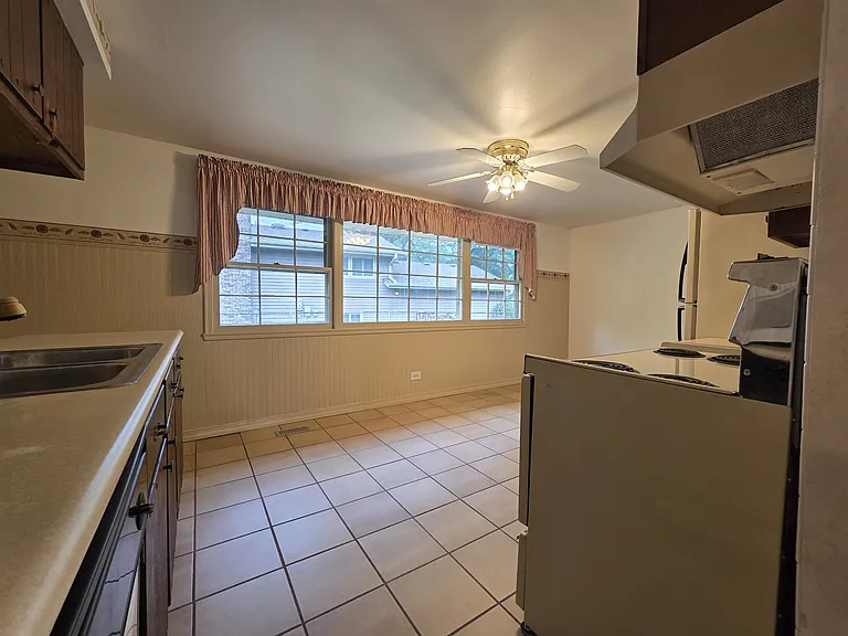516 Bahama Ln — Photo 4