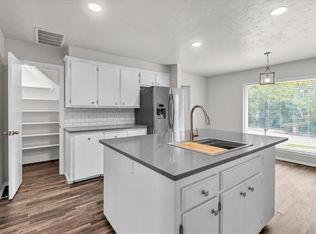 8213 Golden Oaks Rd, Oklahoma City, OK 73127