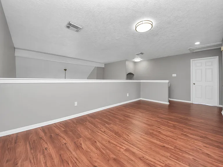 435 Leisure Dr — Photo 32