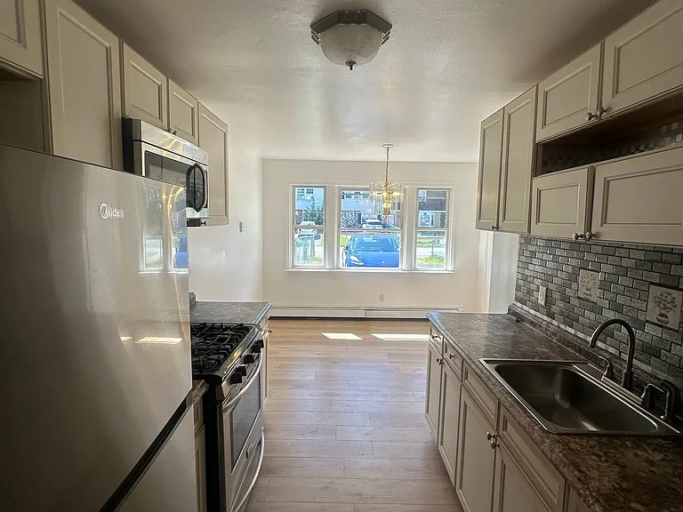 6 Whitman Ct — Photo 3