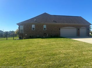 27229 Jessica Ln N, Flat Rock, MI 48134