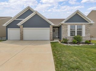 207 Savannah Ridge Ct, Fenton, MO 63026