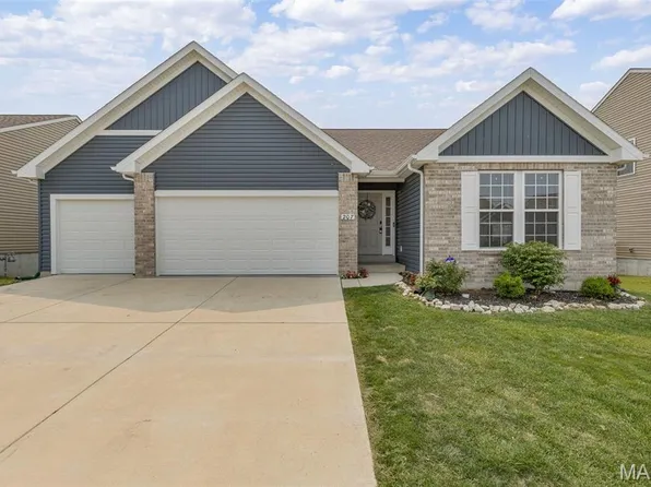 207 Savannah Ridge Ct, Fenton, MO 63026