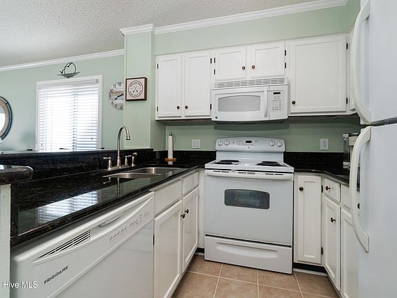 4th image of 89 Country Club Drive Apt H2