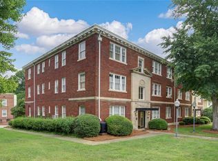 906 W Market St APT B6, Greensboro, NC 27401