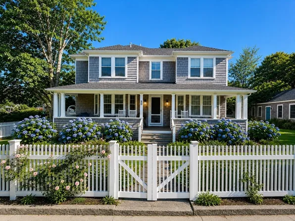 30 Daggett Ave, Tisbury, MA 02568