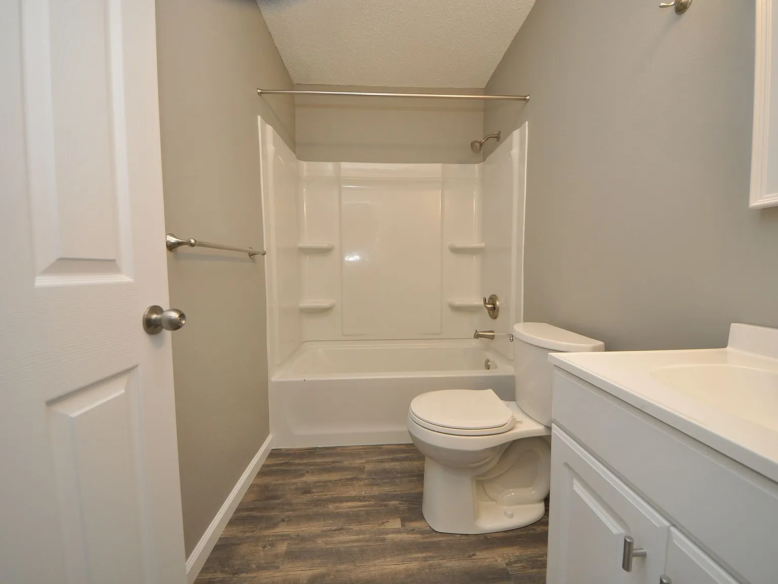 Broadstone Apartments - Ground floor One Bedroom Apartment — Photo 4