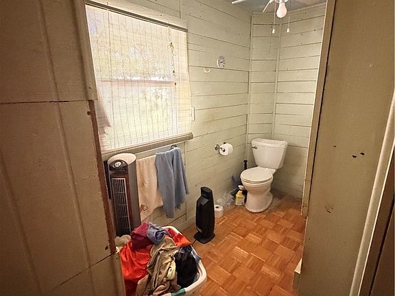 4th image of 1027 S Houston St