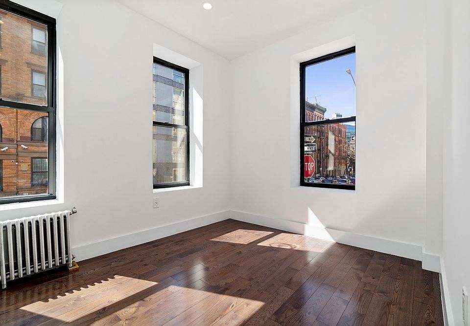 1st image of 4 Saint Nicholas Ter APT 2
