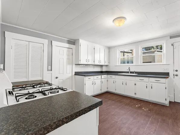 211 Burrill St, Swampscott, MA 01907