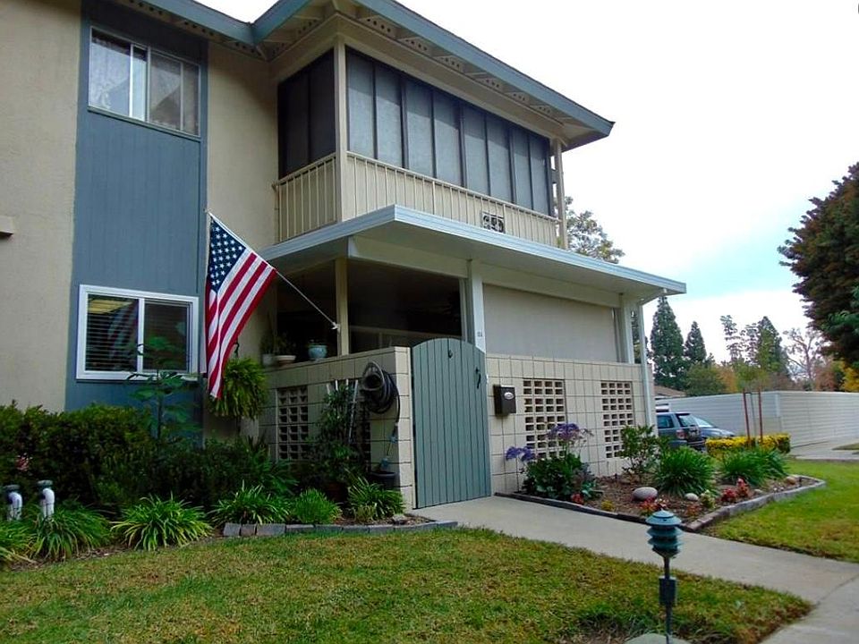 Fabulous quiet interior location with NO STEPS