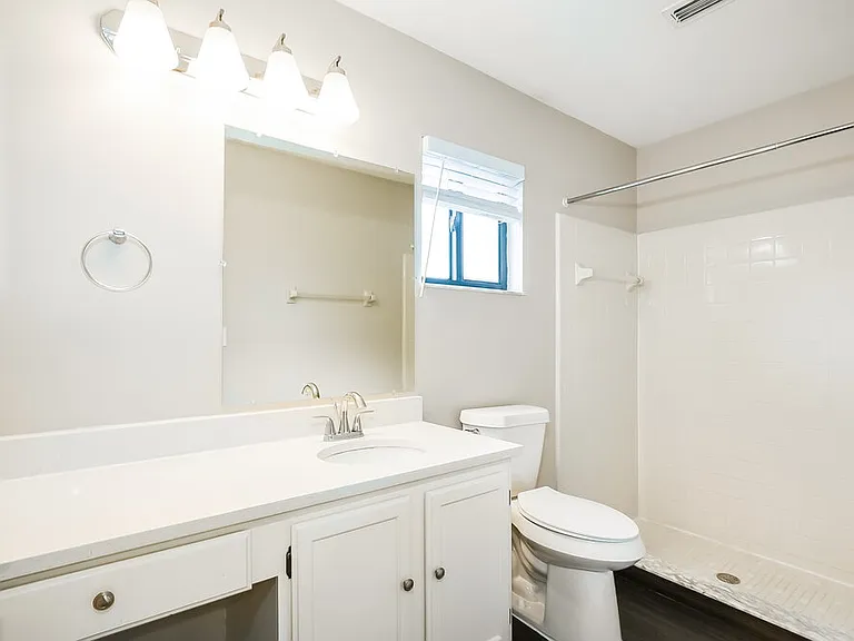 1011 Manigan Ave — Photo 12
