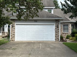 711 Bent Tree Dr, Effingham, IL 62401