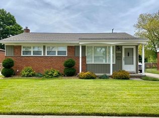 2820 Longmeadow Dr, Trenton, MI 48183
