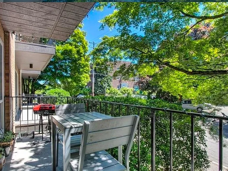 601 14th Ave E #202 — Photo 35