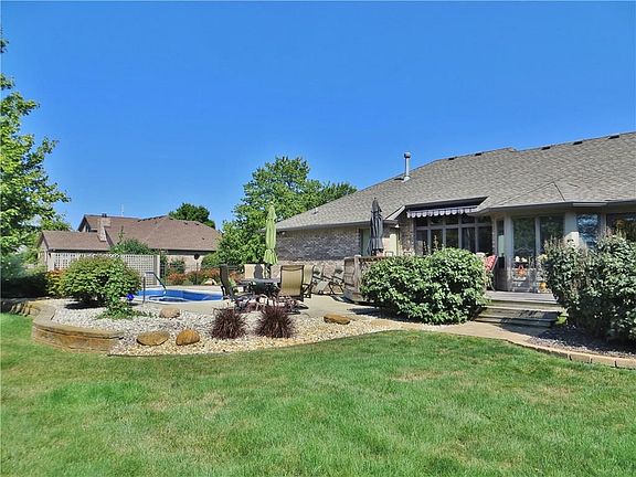 3rd image of 10310 Nicole Dr