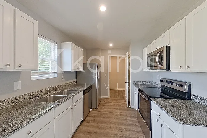 2826 Jordan Ave — Photo 6