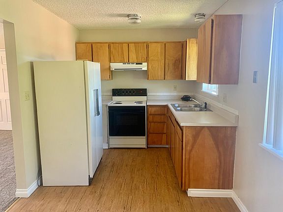 2nd image of 801 Elm St APT C