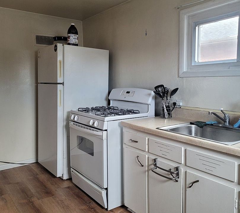 1st image of 119 University Ln